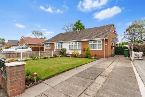 2 bedroom semi-detached bungalow for sale, Laburnum Avenue, Woolston, WA1