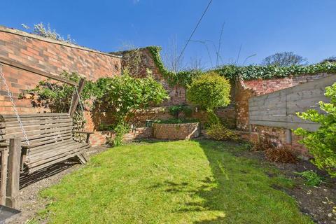 2 bedroom terraced house for sale, West Parade , Sutton , HU7 4XU