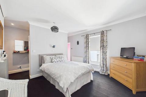 undefined, West Parade, Sutton, HU7 4XU