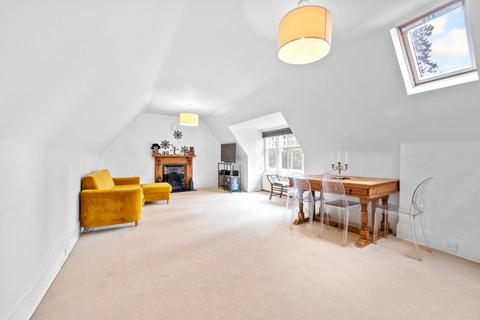 3 bedroom apartment for sale, Cavendish Road, Weybridge, KT13