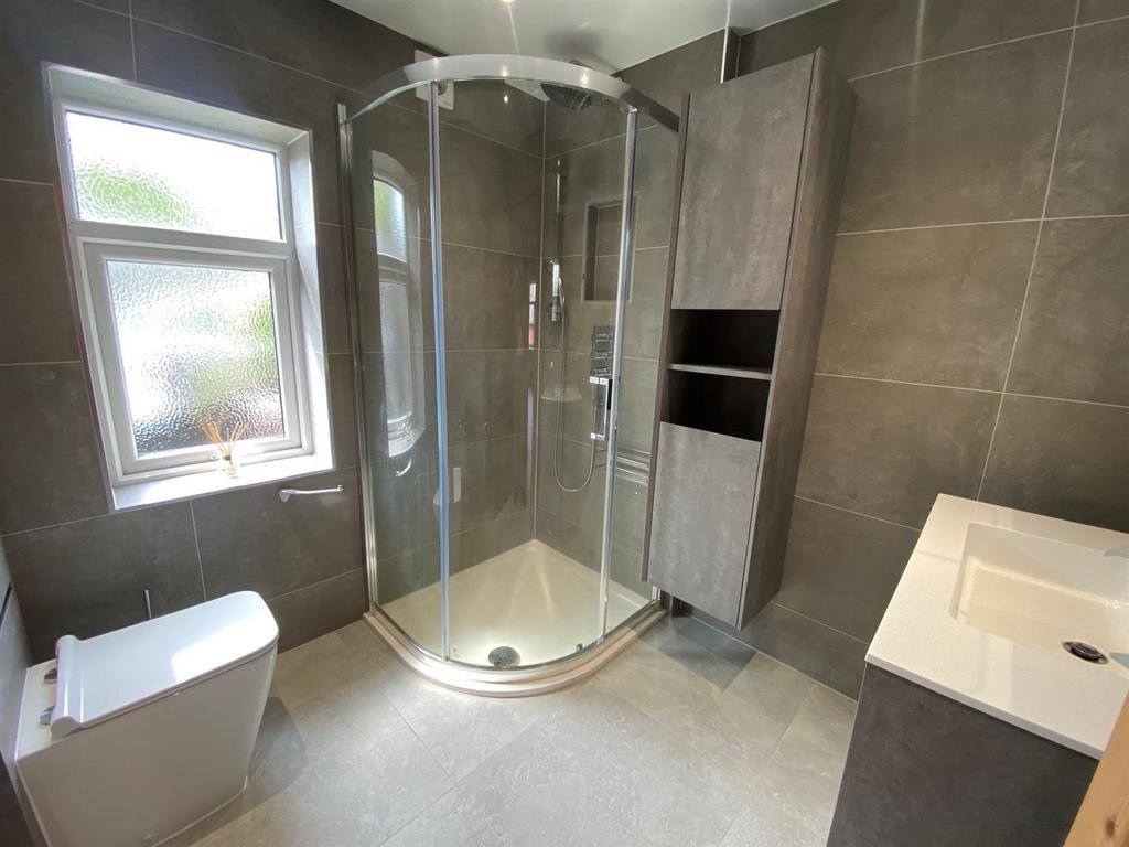 SHOWER ROOM.jpg