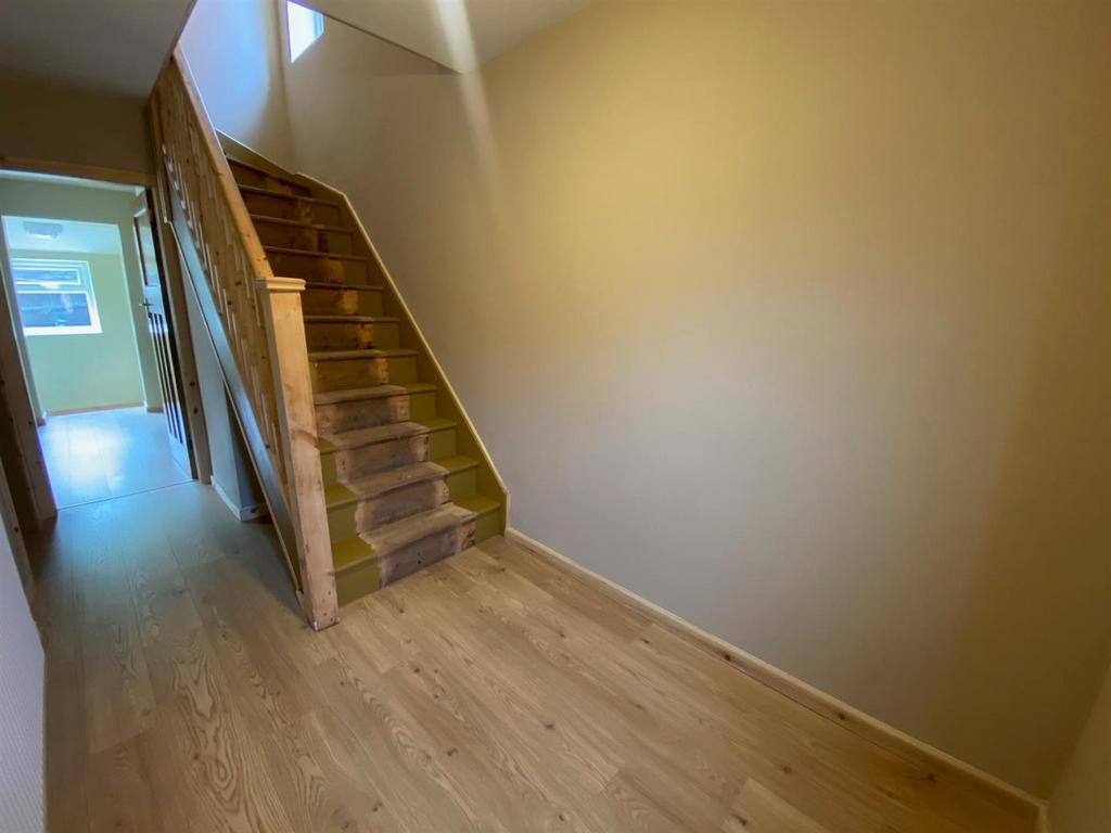 ENTRANCE HALLWAY.jpg