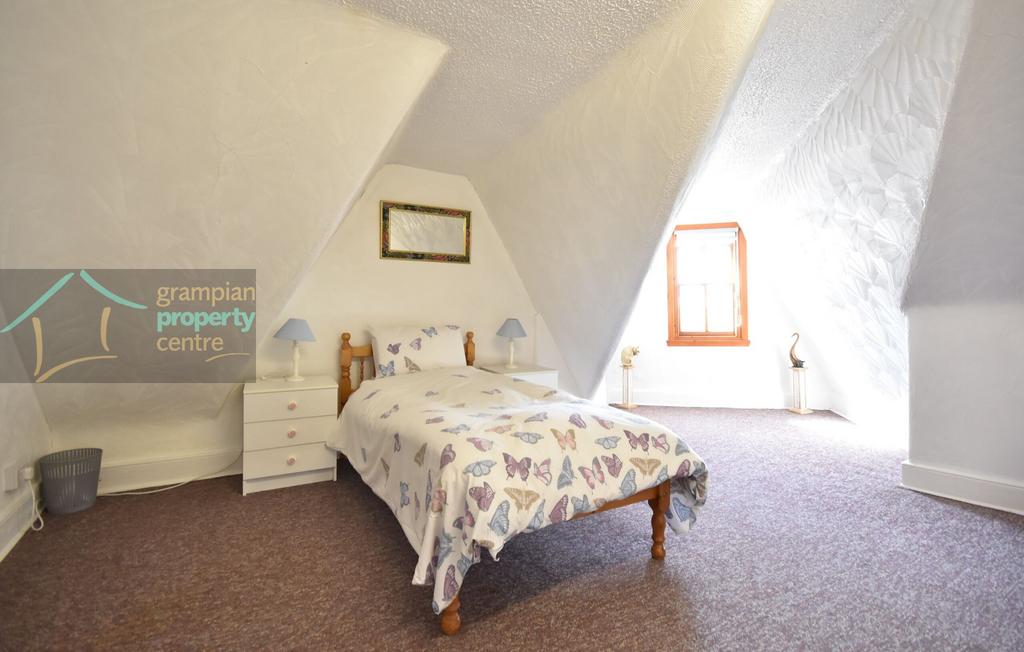 Bed 1 .JPG