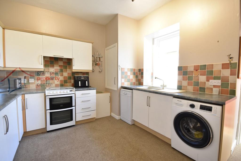 Kitchen 2 .JPG
