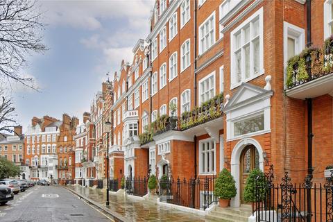 Lennox Gardens, London, SW1X