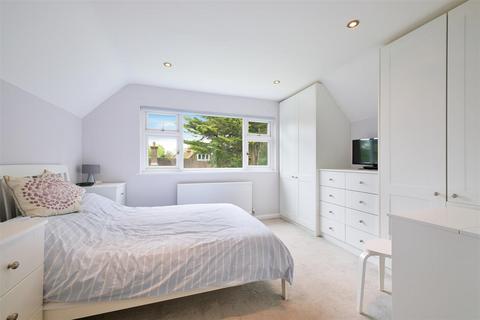 23 The Ridings, Epsom, KT18 5JQ