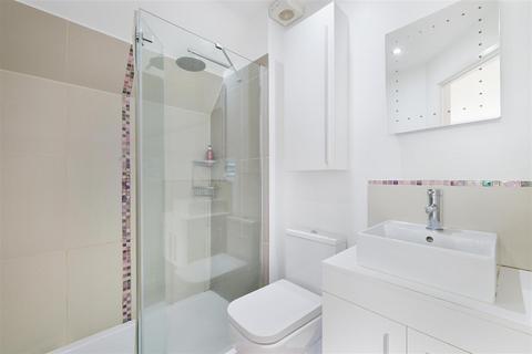 23 The Ridings, Epsom, KT18 5JQ