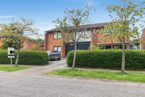 4 bedroom detached house for sale, Colesbourne Drive, Downhead Park, Milton Keynes