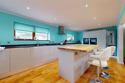 4 bedroom detached house for sale, Colesbourne Drive, Downhead Park, Milton Keynes