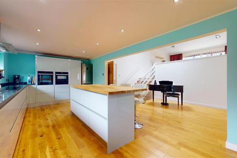4 bedroom detached house for sale, Colesbourne Drive, Downhead Park, Milton Keynes