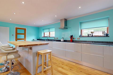 4 bedroom detached house for sale, Colesbourne Drive, Downhead Park, Milton Keynes