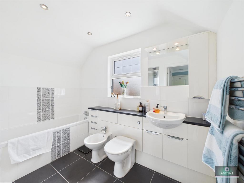 En-Suite Bathroom