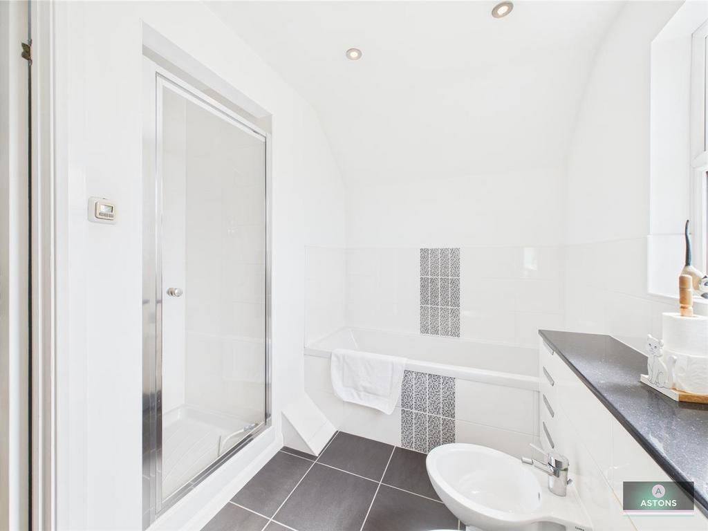 En-Suite Bathroom