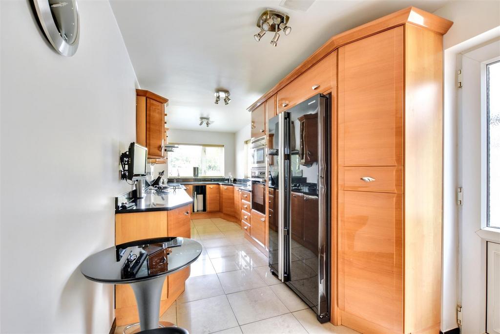 Kitchen 1.jpeg