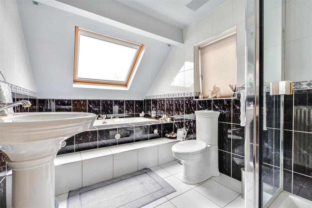 Bathroom 1.jpeg
