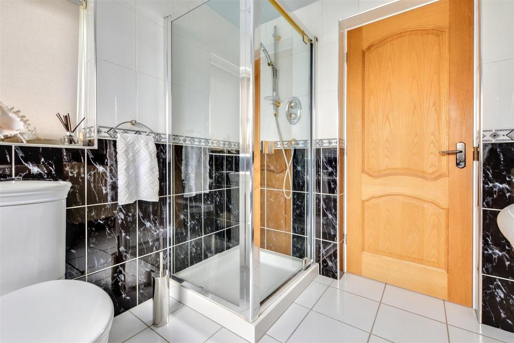 Bathroom 2.jpeg