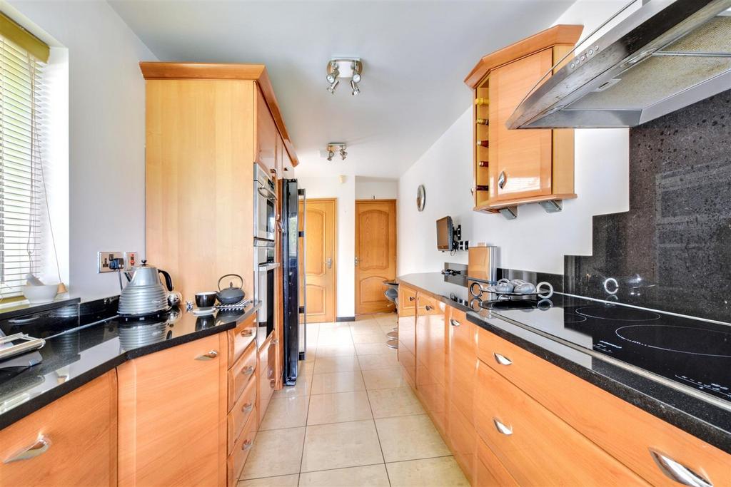 Kitchen 3.jpeg