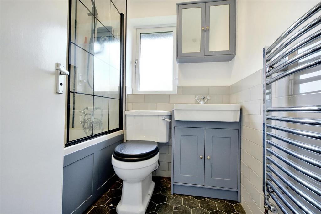 Bathroom 1.jpeg