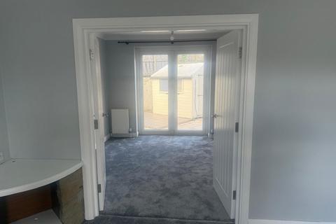 3 bedroom detached house to rent, 4 Bracken Road
