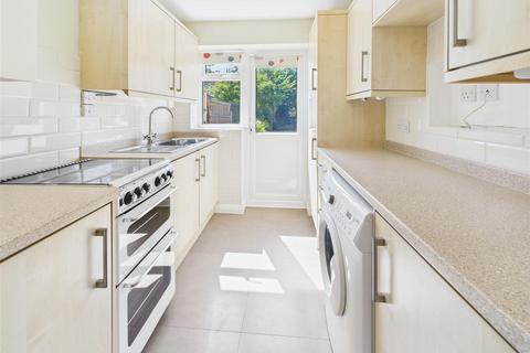 3 bedroom terraced house for sale, Yewtree Gardens, Chelmsford