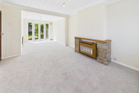 3 bedroom terraced house for sale, Yewtree Gardens, Chelmsford
