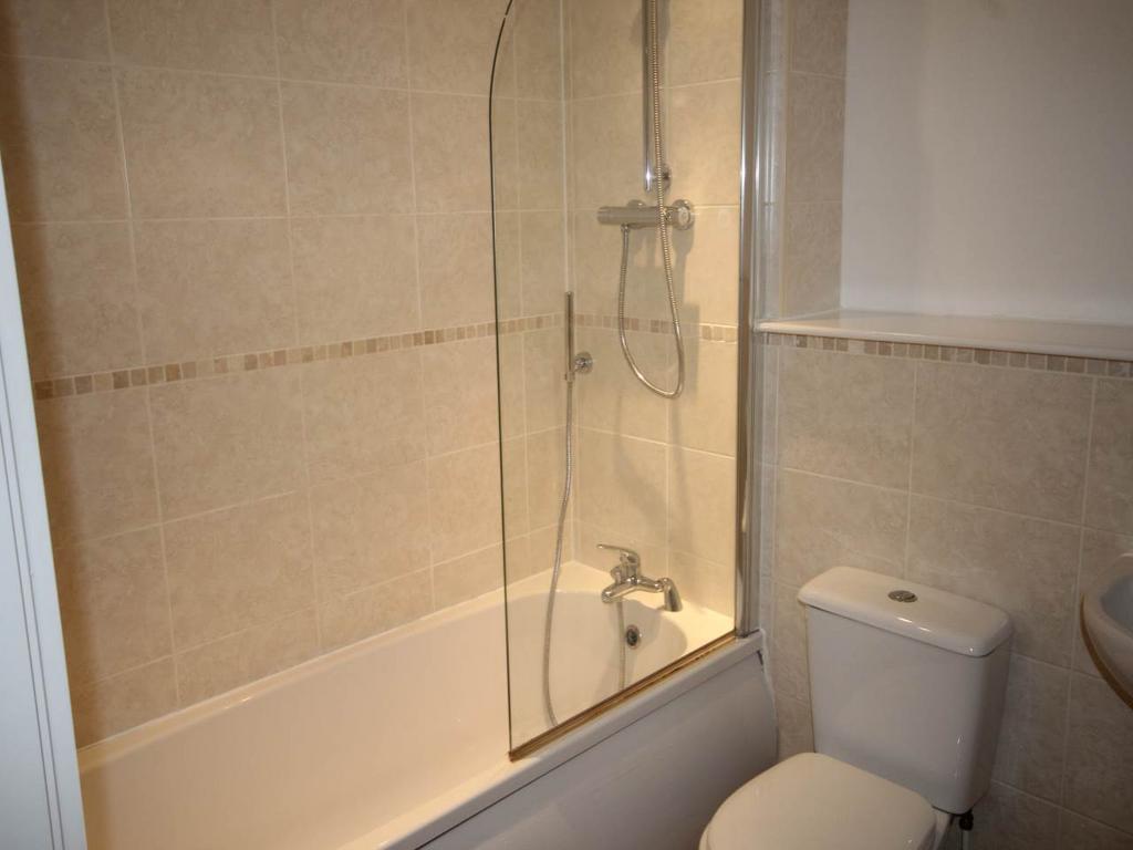 513 Woolston Bathroo