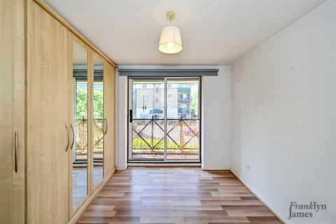2 bedroom apartment for sale, Stoneyard Lane, London, E14