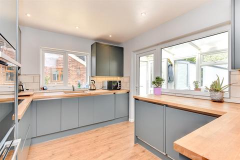 4 bedroom property for sale, Dawn Crescent, Upper Beeding, Steyning