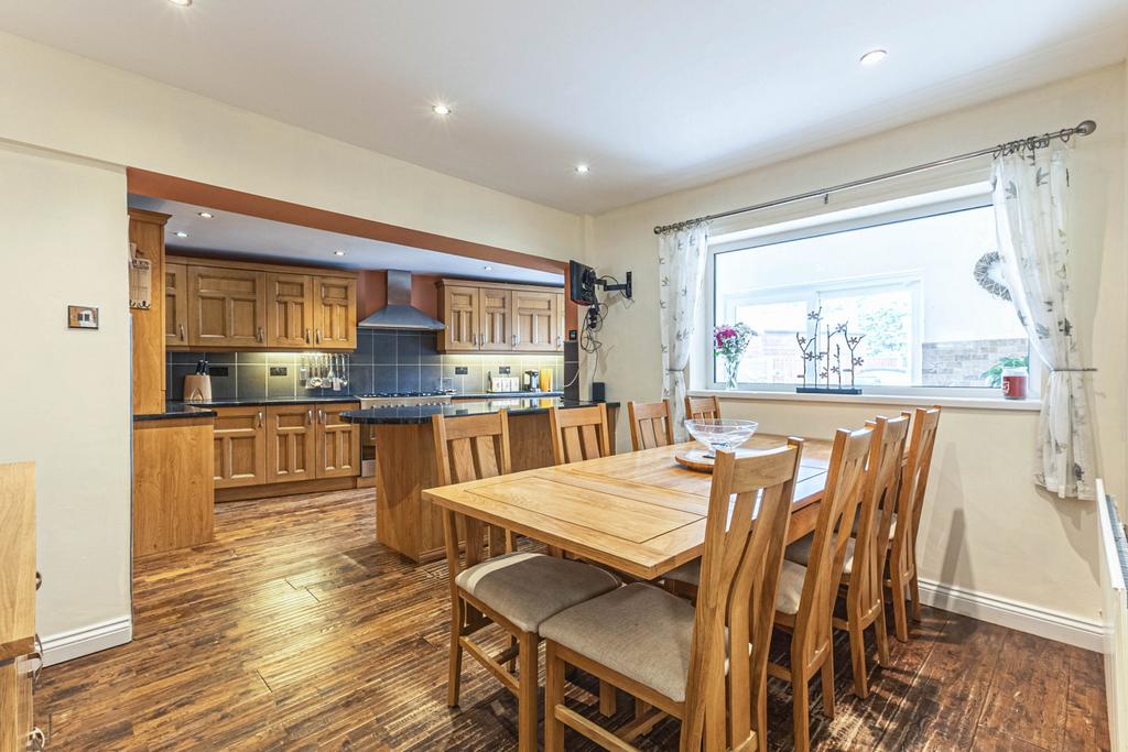 Kitchen/Dining Room