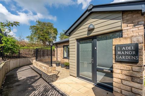 2 bedroom semi-detached bungalow for sale, Adel Manor Gardens, Leeds LS16