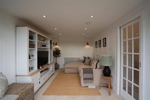 2 bedroom semi-detached bungalow for sale, Adel Manor Gardens, Leeds LS16