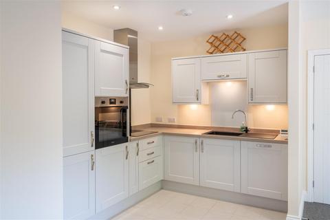 2 bedroom semi-detached bungalow for sale, Adel Manor Gardens, Leeds LS16