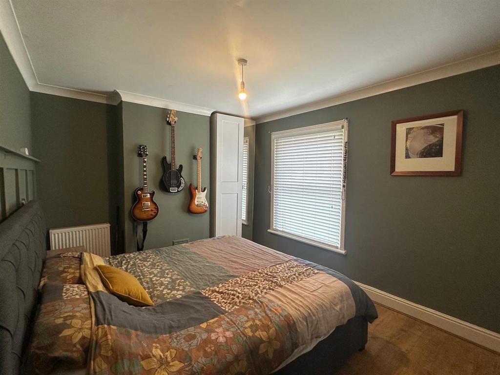 Bed 1.jpg