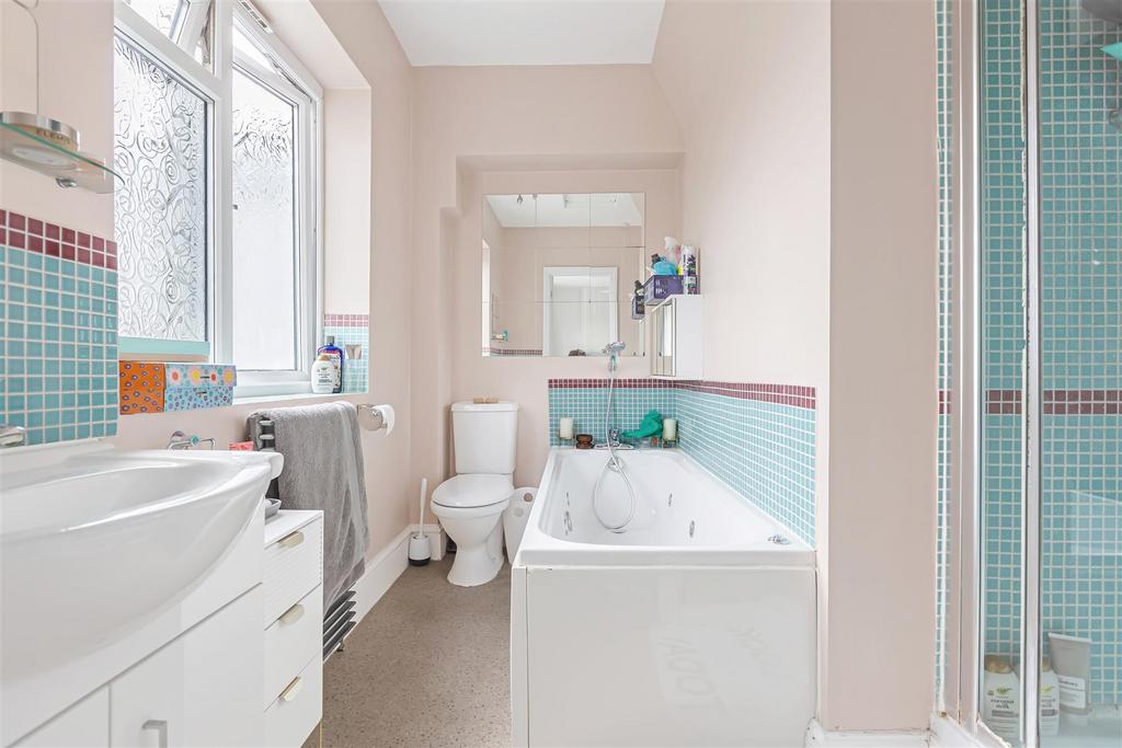 En-suite bathroom