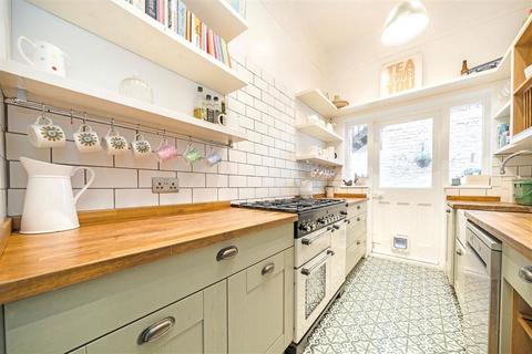 2 bedroom flat for sale, St. Johns Park, London SE3