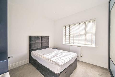 16 Sassoon Drive, Barnet, EN4 0BT