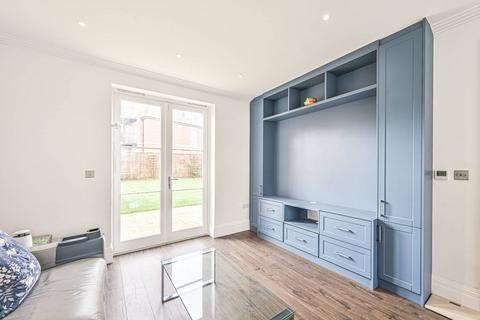 16 Sassoon Drive, Barnet, EN4 0BT
