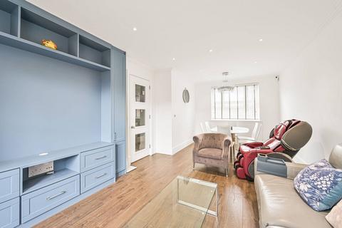 16 Sassoon Drive, Barnet, EN4 0BT