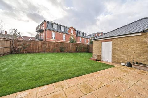 16 Sassoon Drive, Barnet, EN4 0BT
