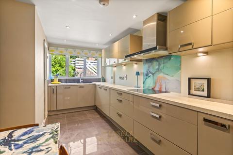 50 Fairfield Road, East Grinstead, RH19 4HB