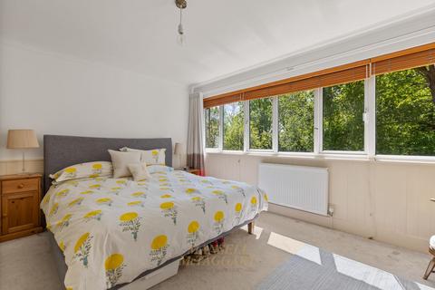 50 Fairfield Road, East Grinstead, RH19 4HB