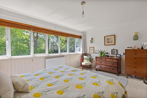 50 Fairfield Road, East Grinstead, RH19 4HB