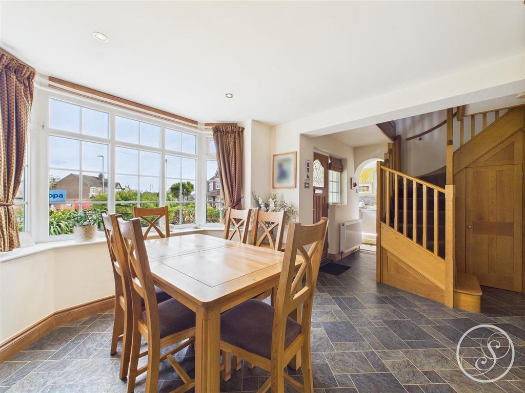 Dining/family room