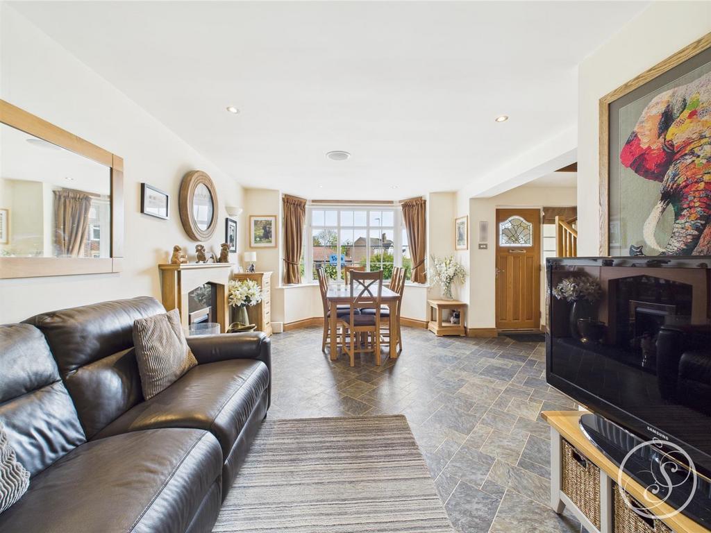 Dining/family room