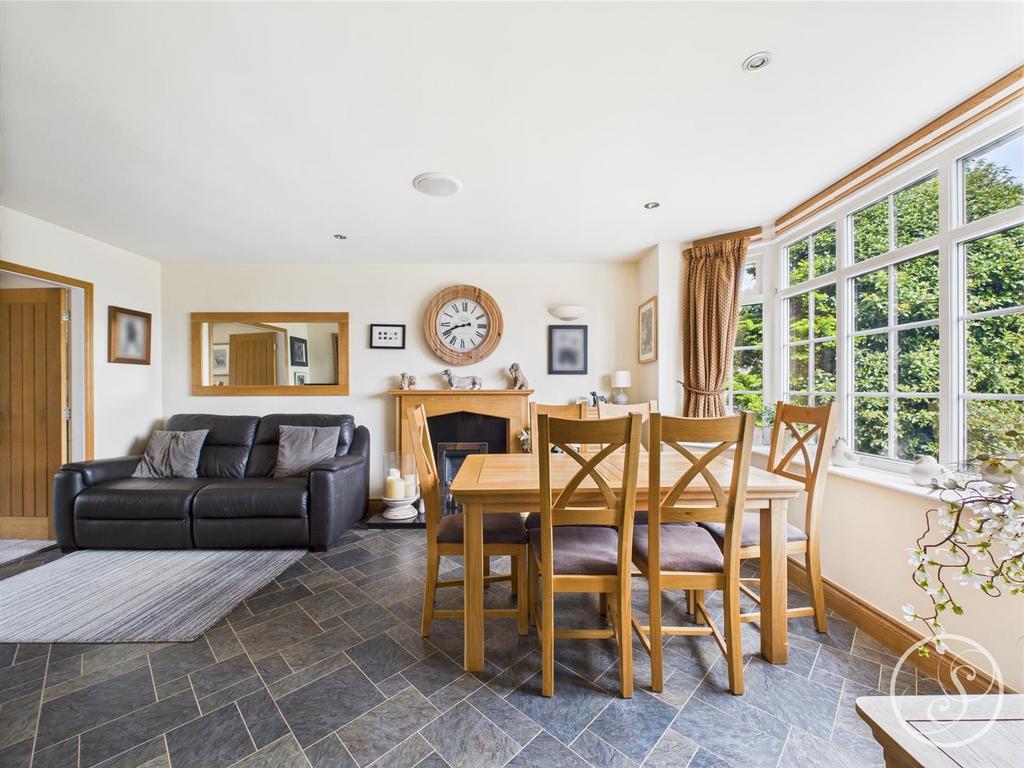 Dining/family room