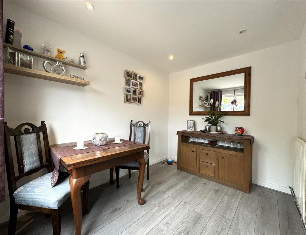 Dining room 2.jpg
