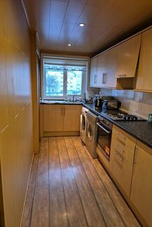 3 bedroom flat to rent, Prospecthill Street, Central, Greenock, PA15