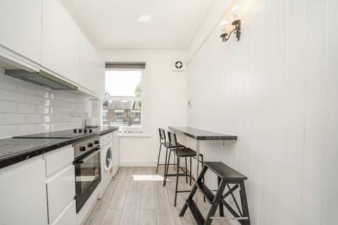 Studio to rent, Batoum Gardens, London W6