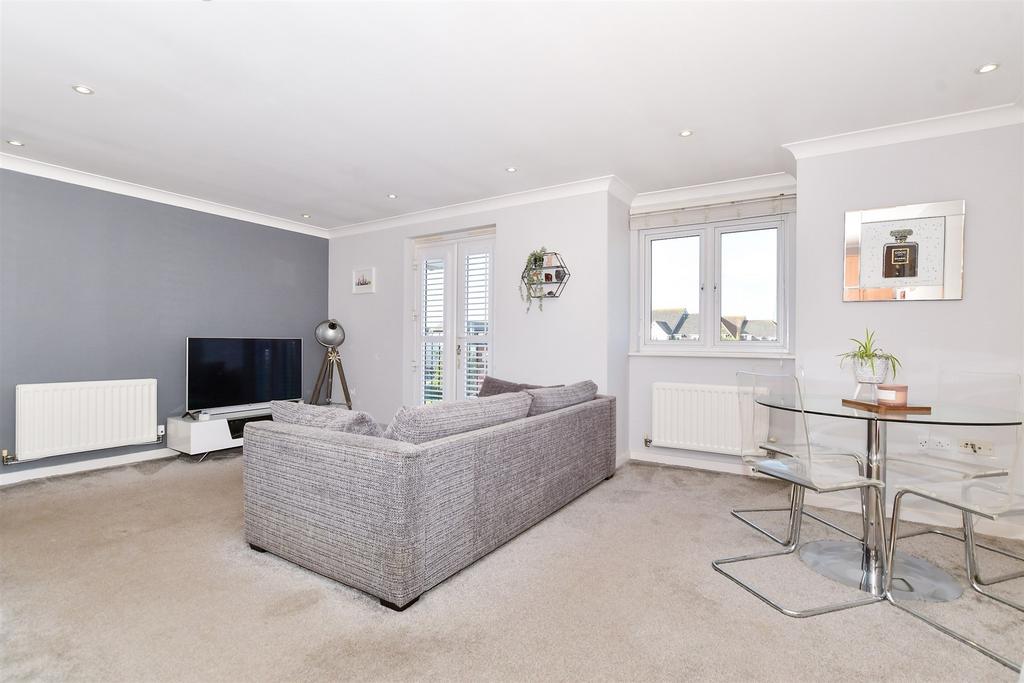 Lounge/Dining Area