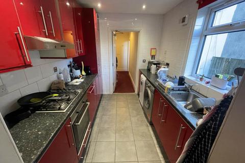 3 bedroom house to rent, Gladys Street, ,